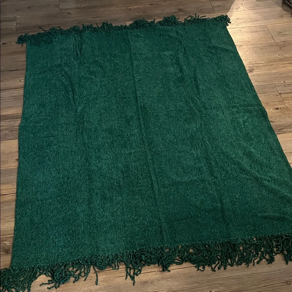 Source Unknown Deep Green Fringe Throw Blanket